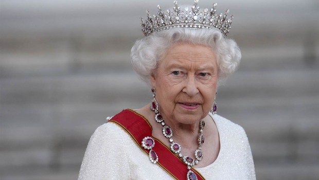 Kraliçe Elizabeth Sosyal Medya Sorumlusu Arıyor !