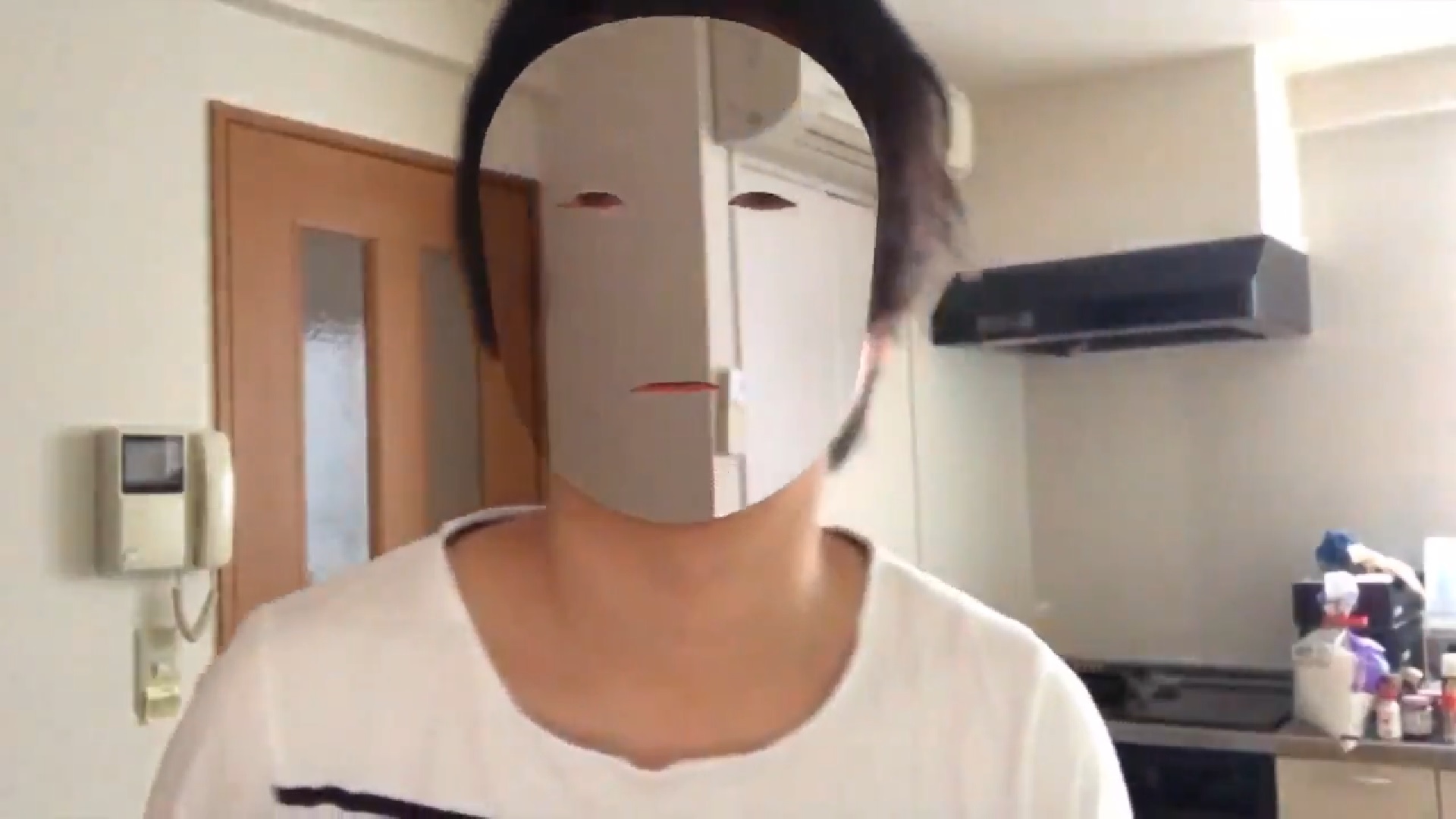 Japon Uygulama Geliştiricisi iPhone X ile Yüzünü Görünmez Yaptı