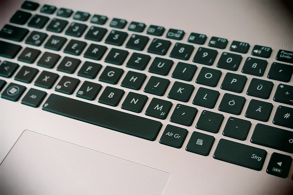 Apple, MacBook Klavyelerini Ücretsiz Tamir Edecek!